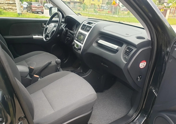 Kia Sportage cena 29000 przebieg: 187000, rok produkcji 2010 z Garwolin małe 301